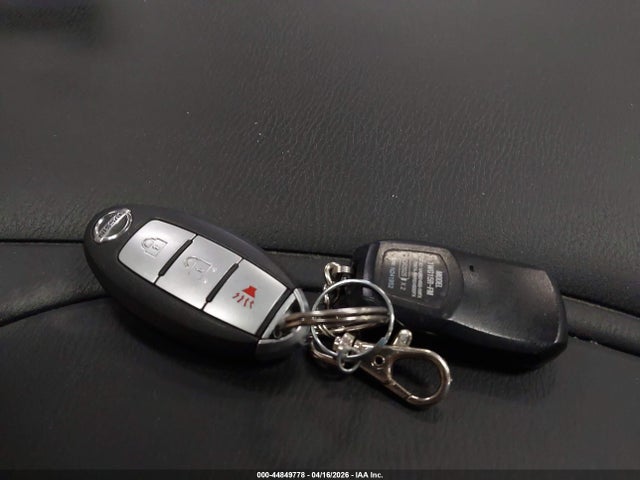 Nissan Pathfinder S