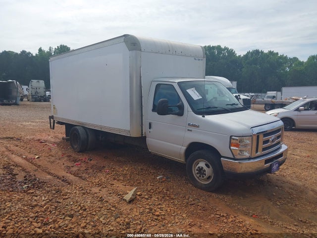 Salvage Ford E-350 Image