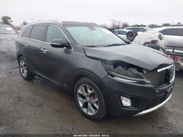 Salvage Kia Sorento Image