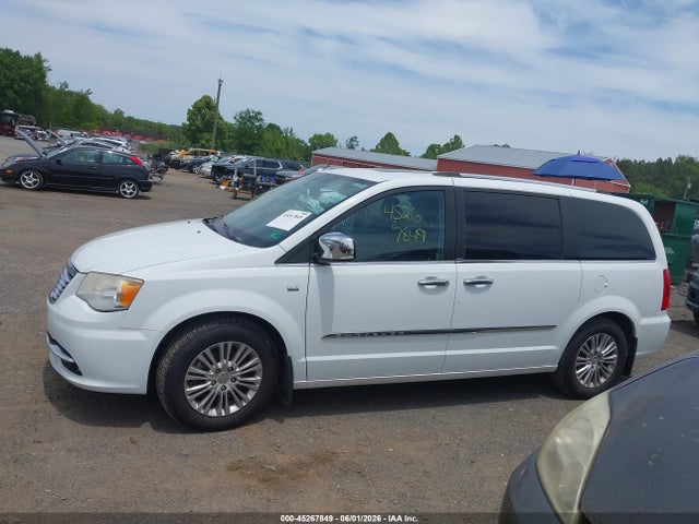 Chrysler Town & Country Touring-l 30th Anniversary
