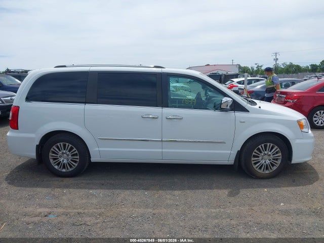 Chrysler Town & Country Touring-l 30th Anniversary