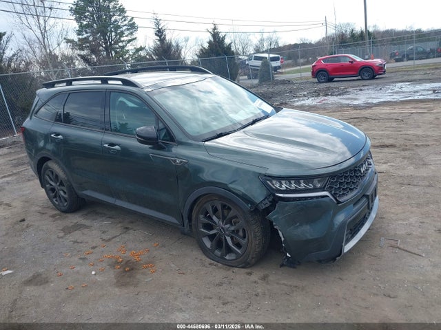 Salvage Kia Sorento Image