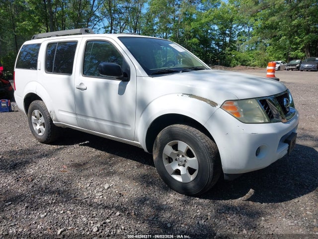 Salvage Nissan Pathfinder Image