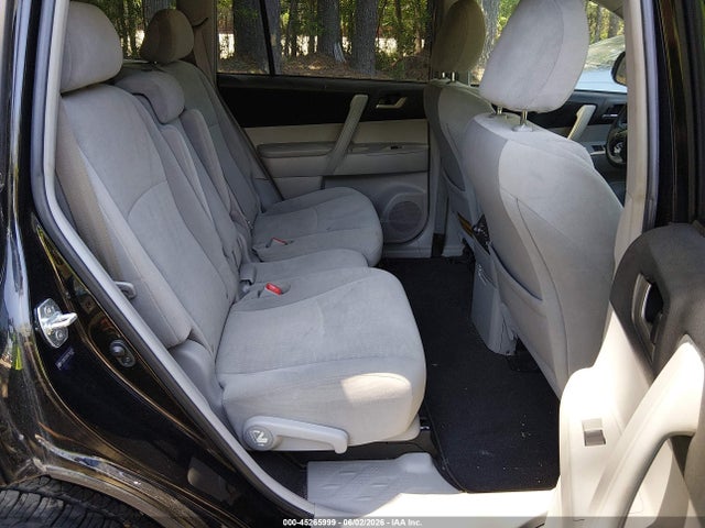 Toyota Highlander Base V6