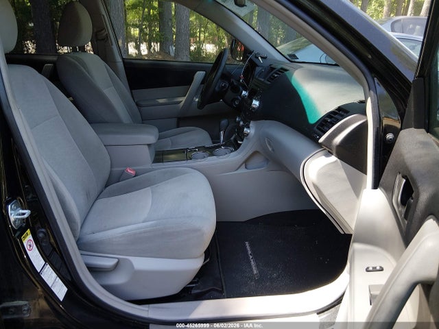 Toyota Highlander Base V6