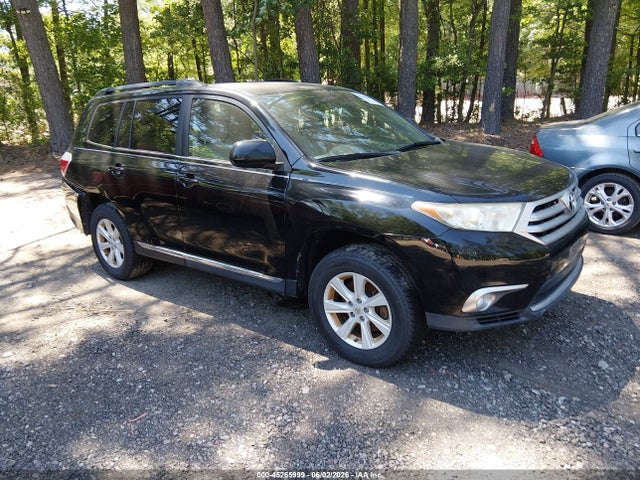 Salvage Toyota Highlander Image