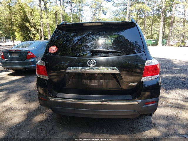 Toyota Highlander Base V6