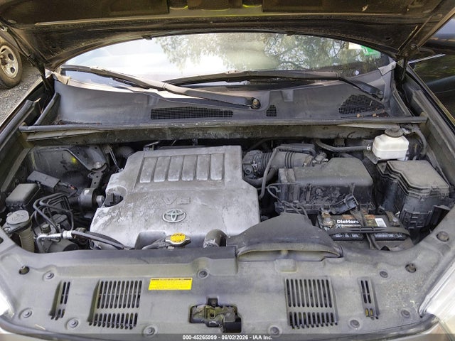 Toyota Highlander Base V6