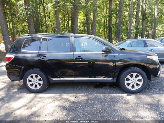 Toyota Highlander Base V6