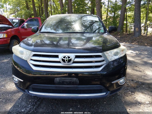 Toyota Highlander Base V6