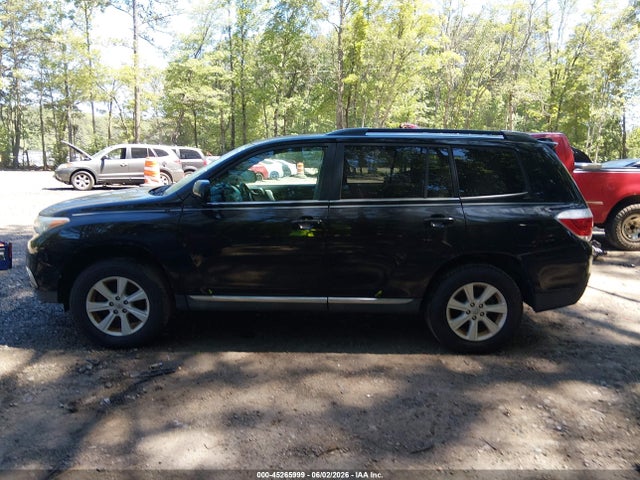 Toyota Highlander Base V6