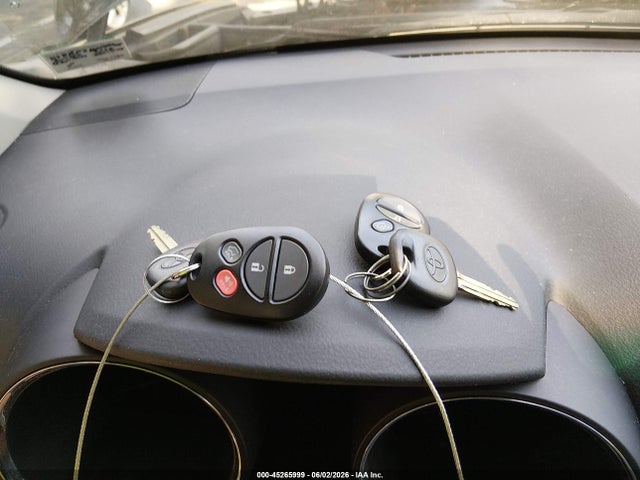 Toyota Highlander Base V6