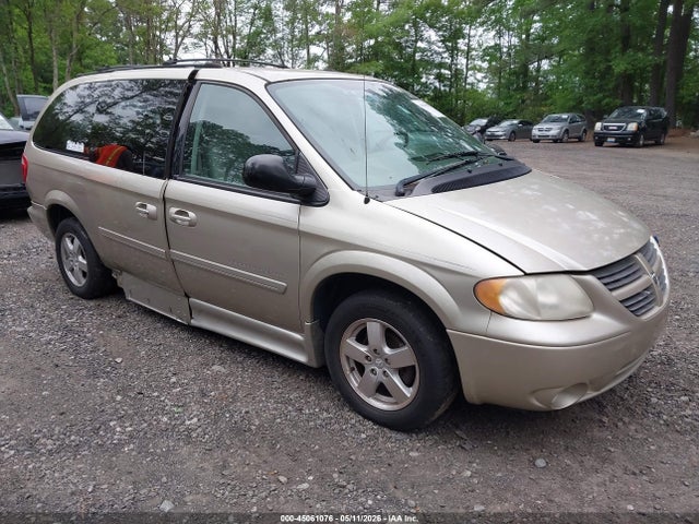 Salvage Dodge Grand Caravan Image
