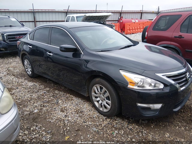 Salvage Nissan Altima Image
