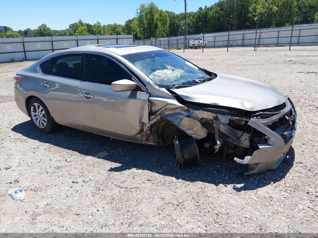 Salvage Nissan Altima Image