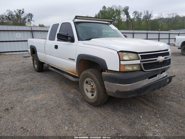Salvage Chevrolet Silverado 2500 Image