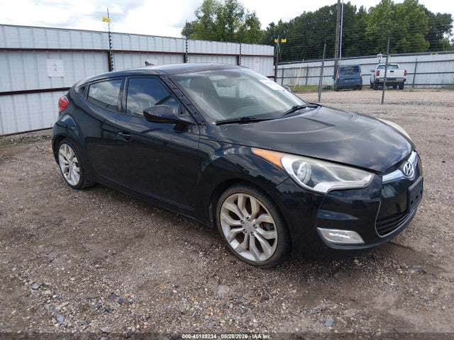 Salvage Hyundai VELOSTER Image