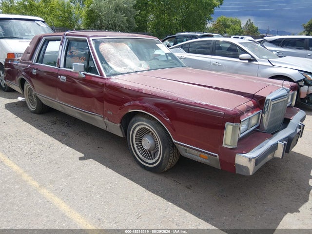 Salvage Lincoln Towncar Image