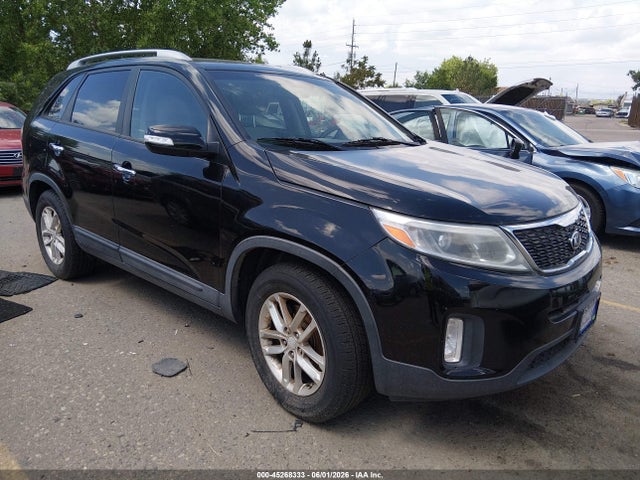 Salvage Kia Sorento Image