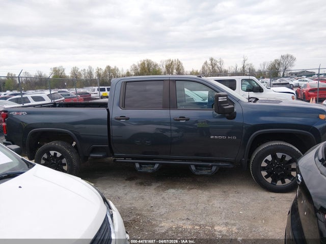 Chevrolet Silverado 2500 4wd  Standard Bed Custom