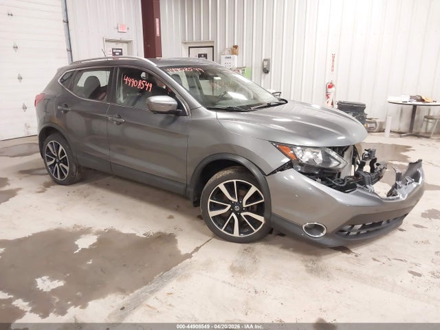 Salvage Nissan Rogue Image