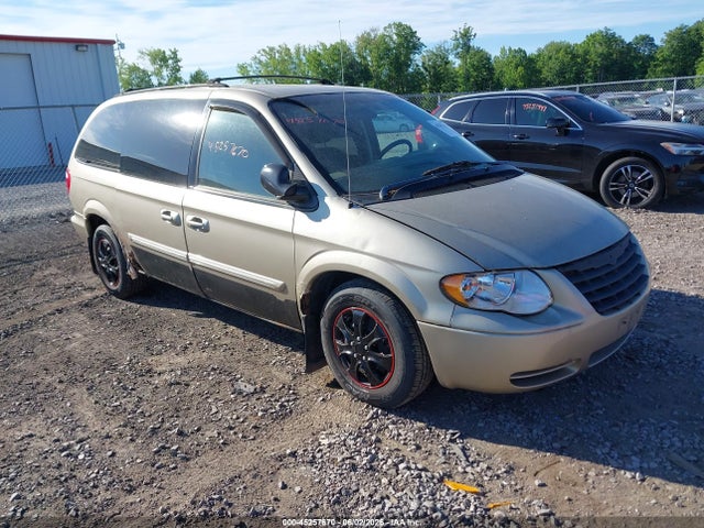 Salvage Chrysler Town & Country Image