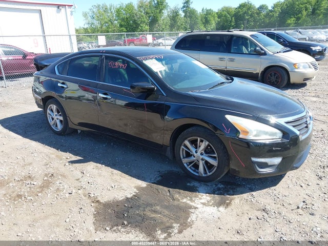 Salvage Nissan Altima Image
