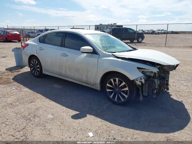 Salvage Nissan Altima Image