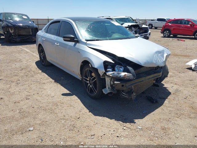 Salvage Volkswagen Passat Image
