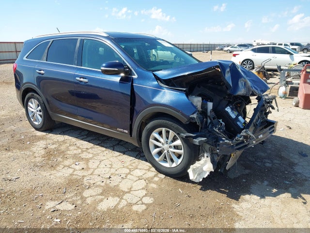 Salvage Kia Sorento Image