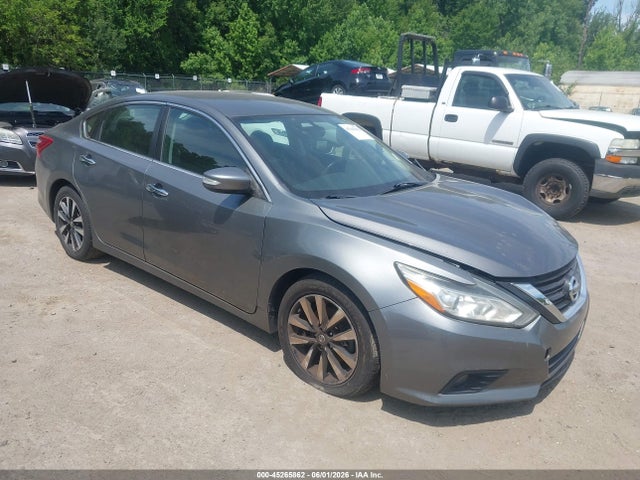 Salvage Nissan Altima Image