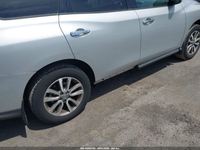 Nissan Pathfinder S