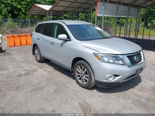 Salvage Nissan Pathfinder Image