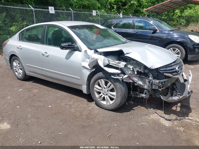 Salvage Nissan Altima Image