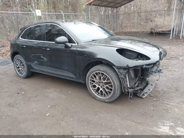 Salvage Porsche Macan Image
