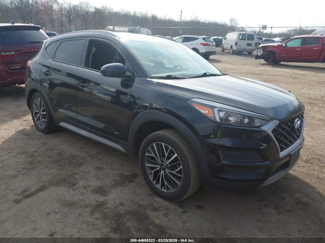 Salvage Hyundai TUCSON Image