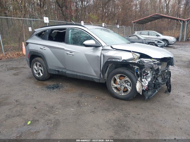 Salvage Hyundai TUCSON Image
