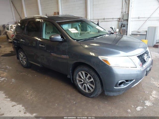 Salvage Nissan Pathfinder Image