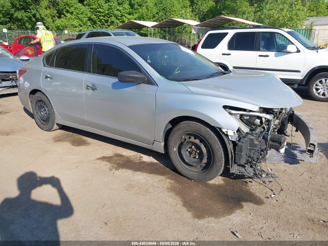 Salvage Nissan Altima Image