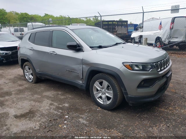 Salvage Jeep Compass Image