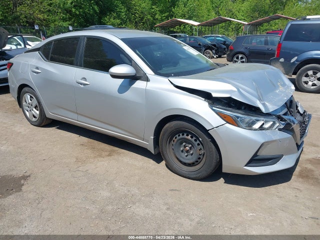 Salvage Nissan Sentra Image