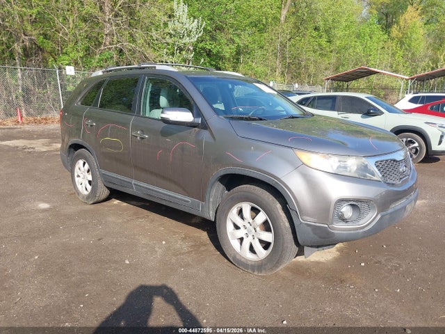 Salvage Kia Sorento Image
