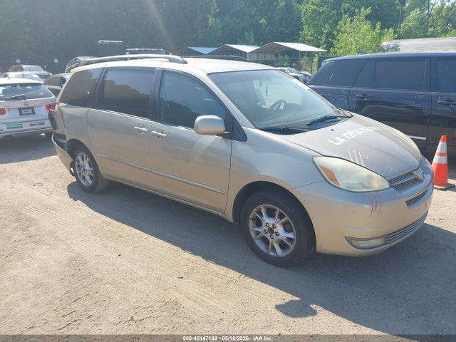 Salvage Toyota Sienna Image