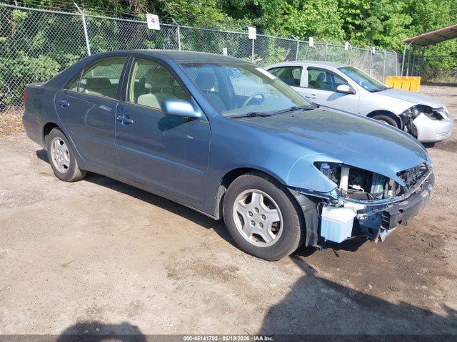 Salvage Toyota Camry Image