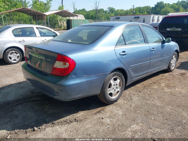 Toyota Camry Le V6