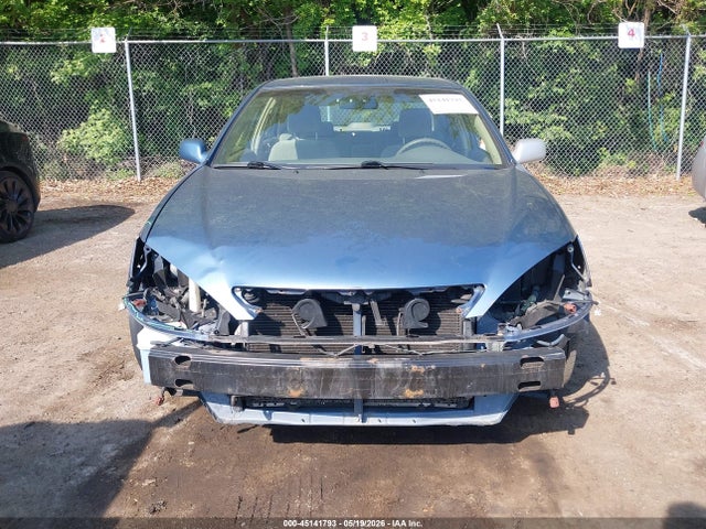 Toyota Camry Le V6