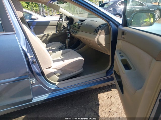 Toyota Camry Le V6