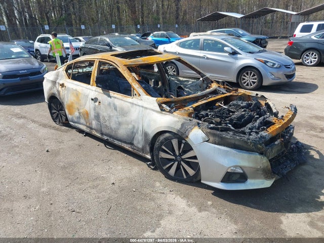 Salvage Nissan Altima Image