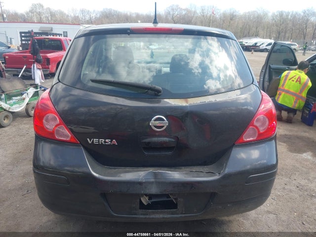 Nissan Versa 1.8s