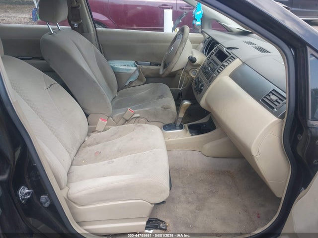 Nissan Versa 1.8s